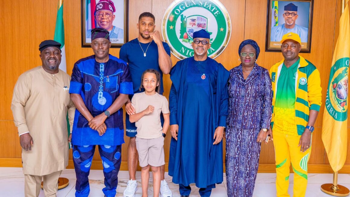 Governor Abiodun adorns name ‘Omobowale’ on World Heavyweight boxer, Joshua, names new Boxing Hall after him